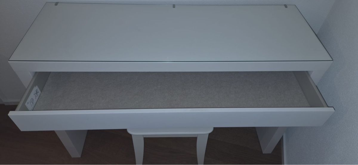 Ikea Tavoli da trucco: Ikea Malm Schminktisch mit Hocker und Spiegel – Usato da Aathal-Seegräben venduto da gia_su 3