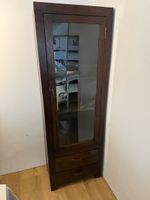 Hochwertige Massivholz-Vitrine