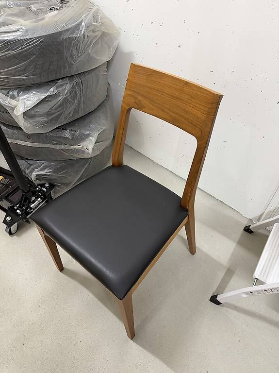 Chaises: Stühle Leder Nussbaum – D'occasion à Dübendorf par rueeggl