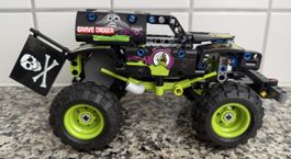 Lego Technic Monster Jam Grave Digger Fahrzeug montiert