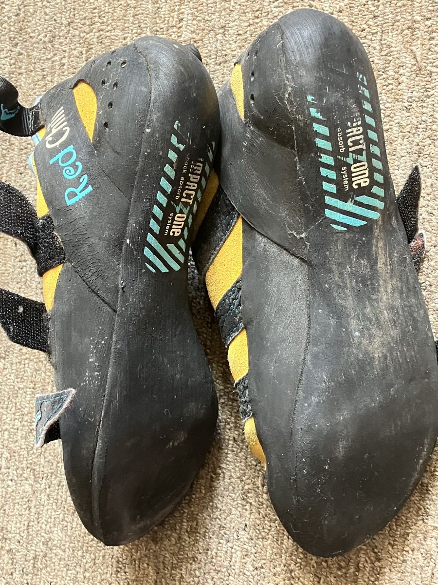 Scarpe da donna: Kletterschuhe Größe 40 und Gurt – Usato da Basel venduto da juanalaloca 5