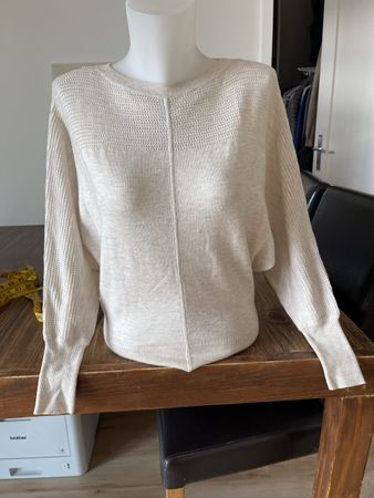 Pull RW&CO beige à manches chauve - souris XXS comme neuf