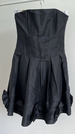 Robe de soirée noire bustier avec roses, élégante