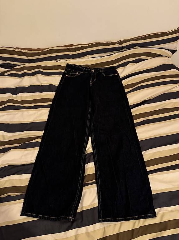 Jeans: Jean bleu brut taille basse S – D'occasion à Genève par dia_w9qp
