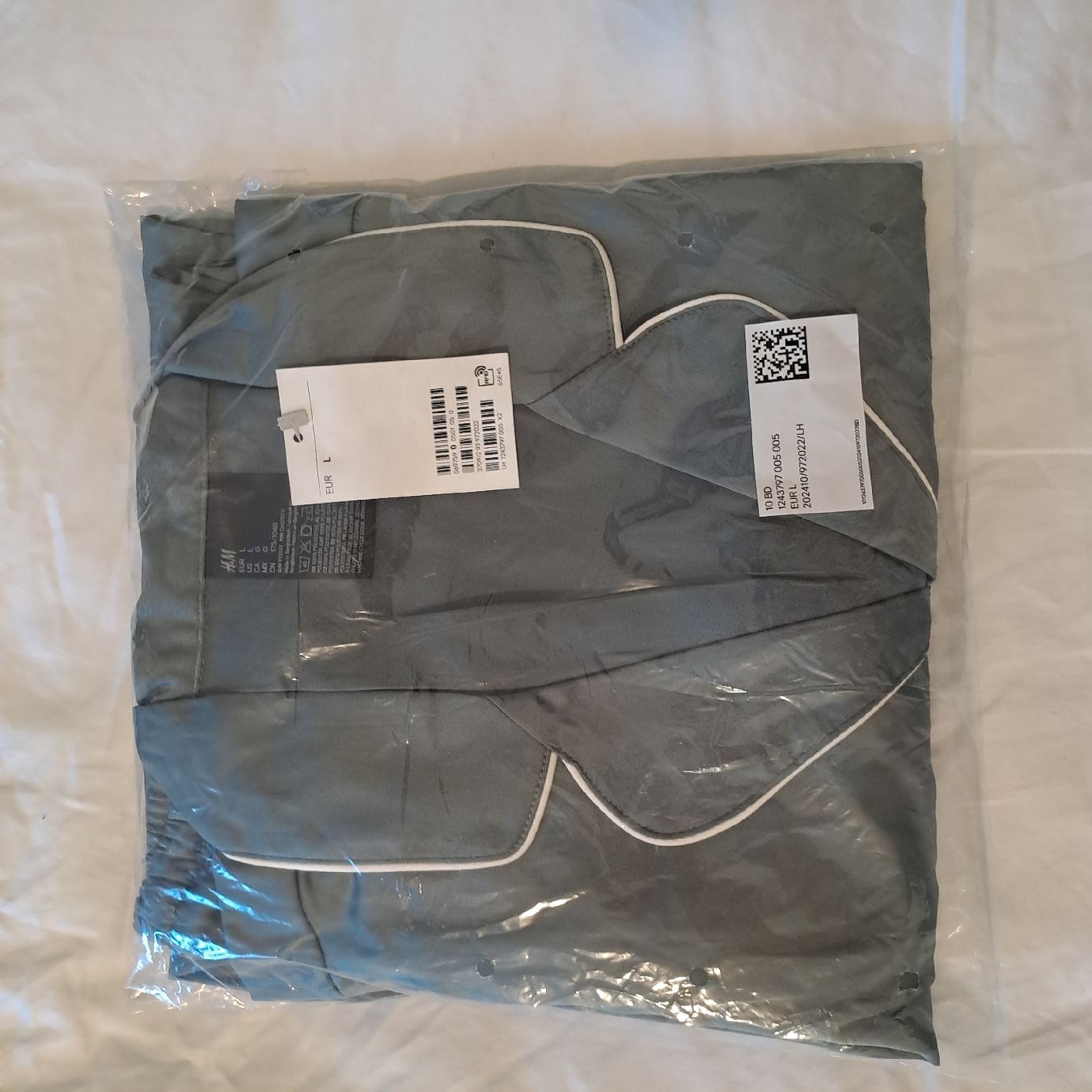 Negligees & Pyjamas: Satin pyjama H&M – Neu und originalverpackt aus Oberengstringen von ger_v5h5 4