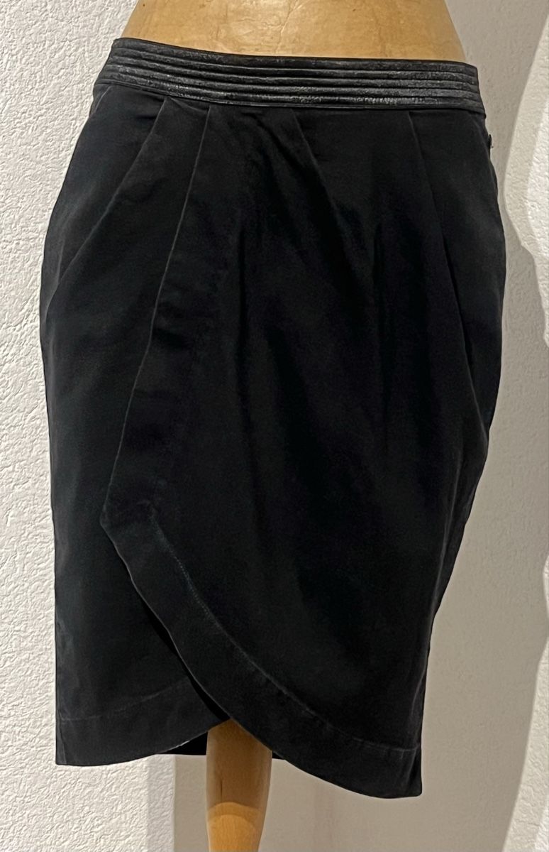 Armani Gonne: Jupe, Armani Jeans – Usato da St-Pierre-Clages venduto da ste_xk6p