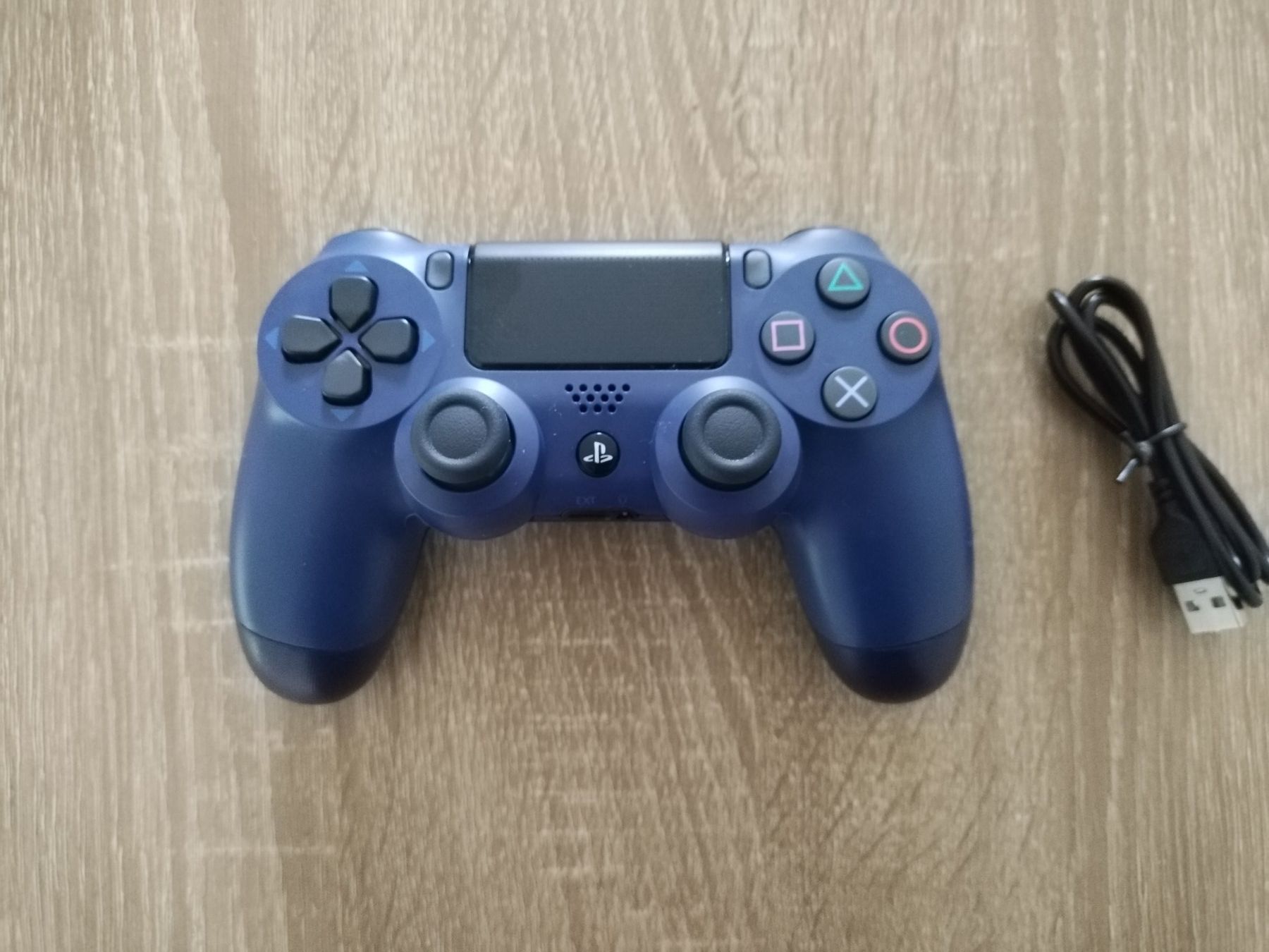 Sony Controller: Playstation 4 Controller V2 – Nuovo (secondo la descrizione) da Frauenfeld venduto da Atrix720 2