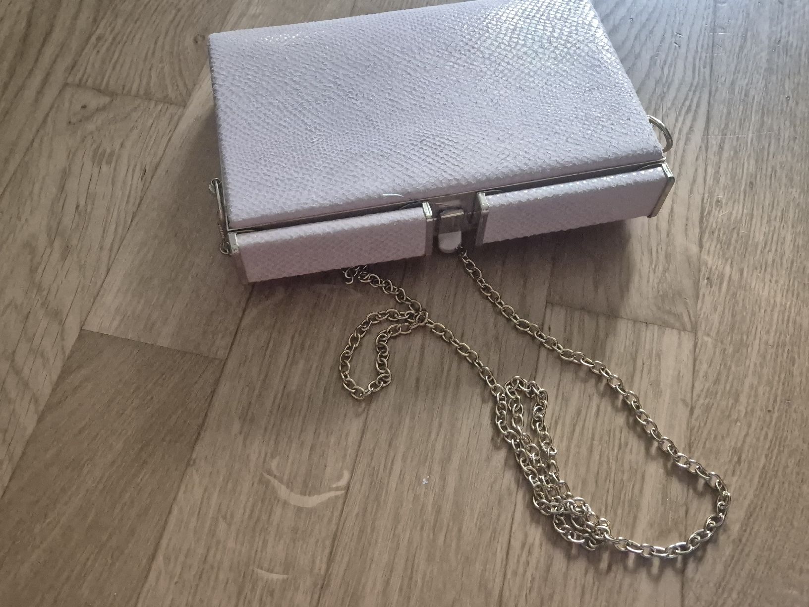 Taschen für Damen: Evening Clutch Bag - gold Chain & Ivory Shimmer – Gebraucht aus Basel von and_zvv7