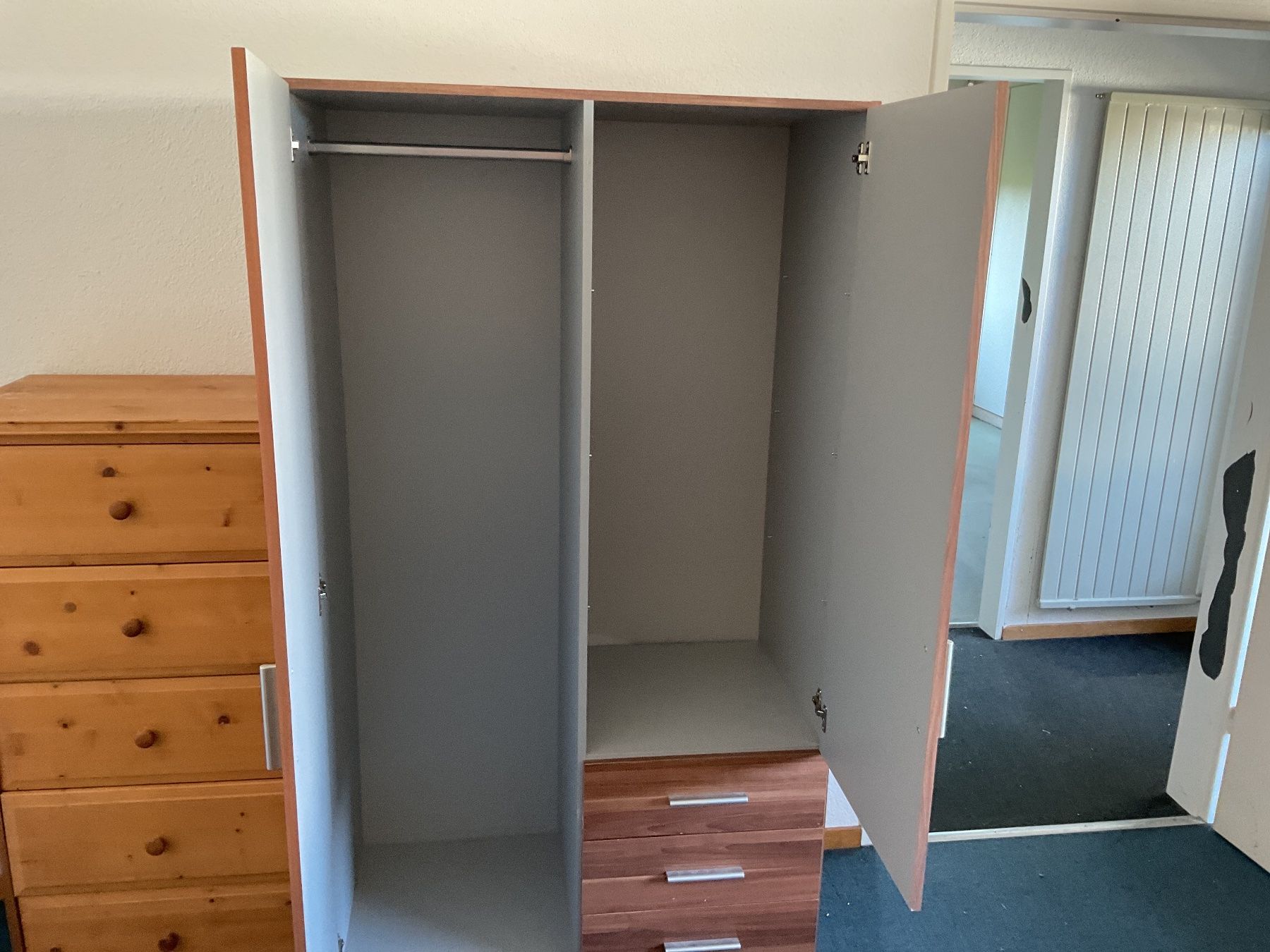 Armoires: Holzbrauner Schrank – D'occasion à Uster par Hotelliquidation 1