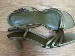Pull&Bear Sandalen Gr. 39 olivgrün ungetragen Satin Sandalen