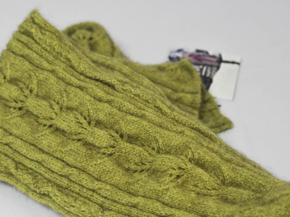 Foulard & Sciarpe: 2 Stk Possum Halstuch Ajour-Muster – Nuovo e nell'imballaggio originale da Zollikofen venduto da marys-choice 2