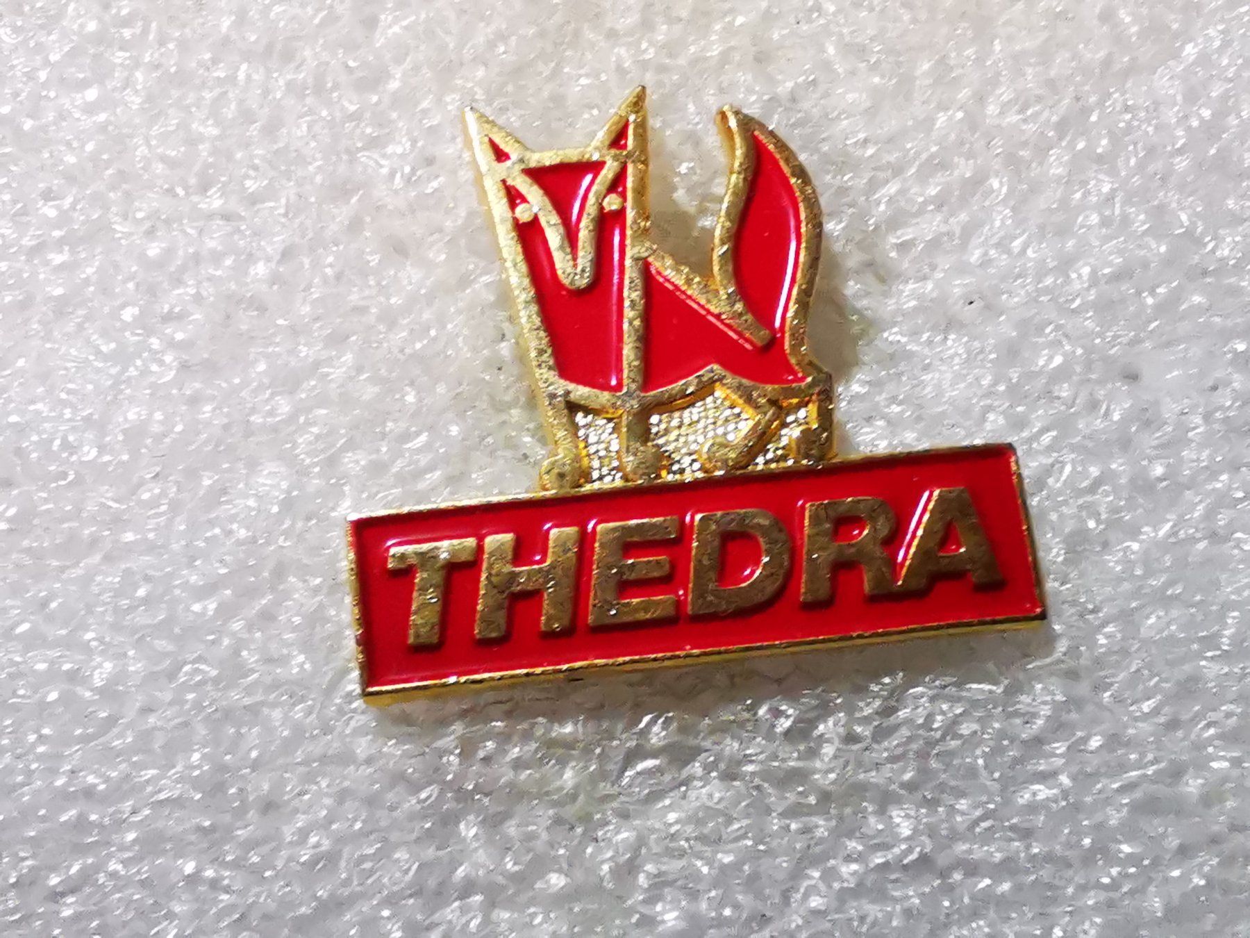Placchette & Badge: Ansteckpin 55: Thedra – Usato da Oppligen venduto da Pin-Fall-Shop