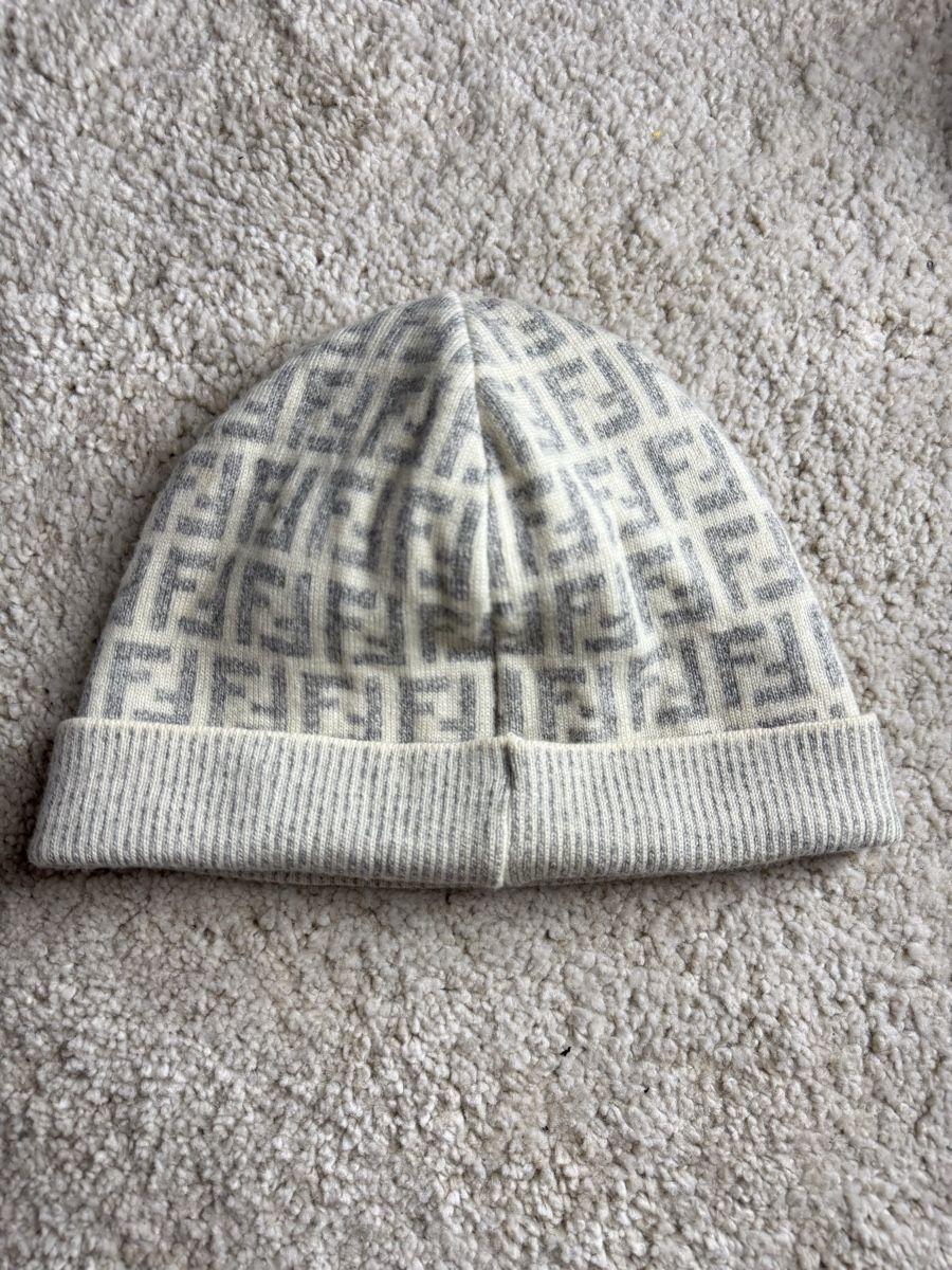 Fendi Hüte, Mützen & Caps: Fendi Beanie / Mütze – Gebraucht aus Zürich von jon_8vgb 2