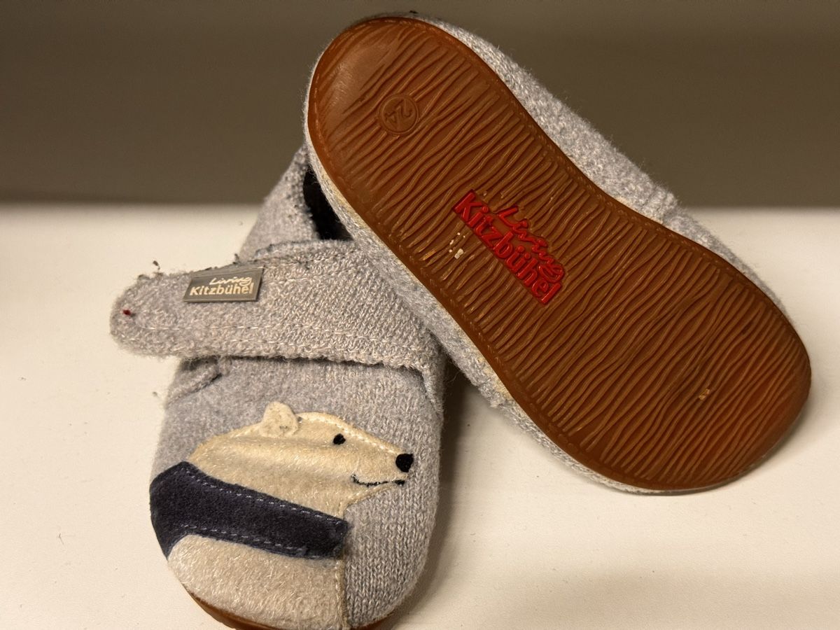 Scarpe per ragazzi: Kitzbühel Hausschuhe Gr. 24 mit Eisbär & Pinguin Winter – Usato da Oberbuchsiten venduto da Biene-26 1