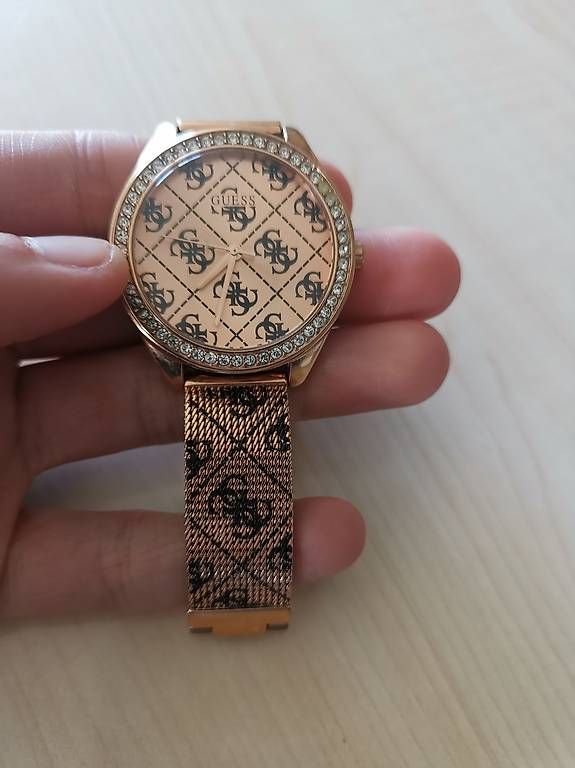 Orologi: Montre "guess"  – Usato da La Corbaz venduto da Emma22cj 2