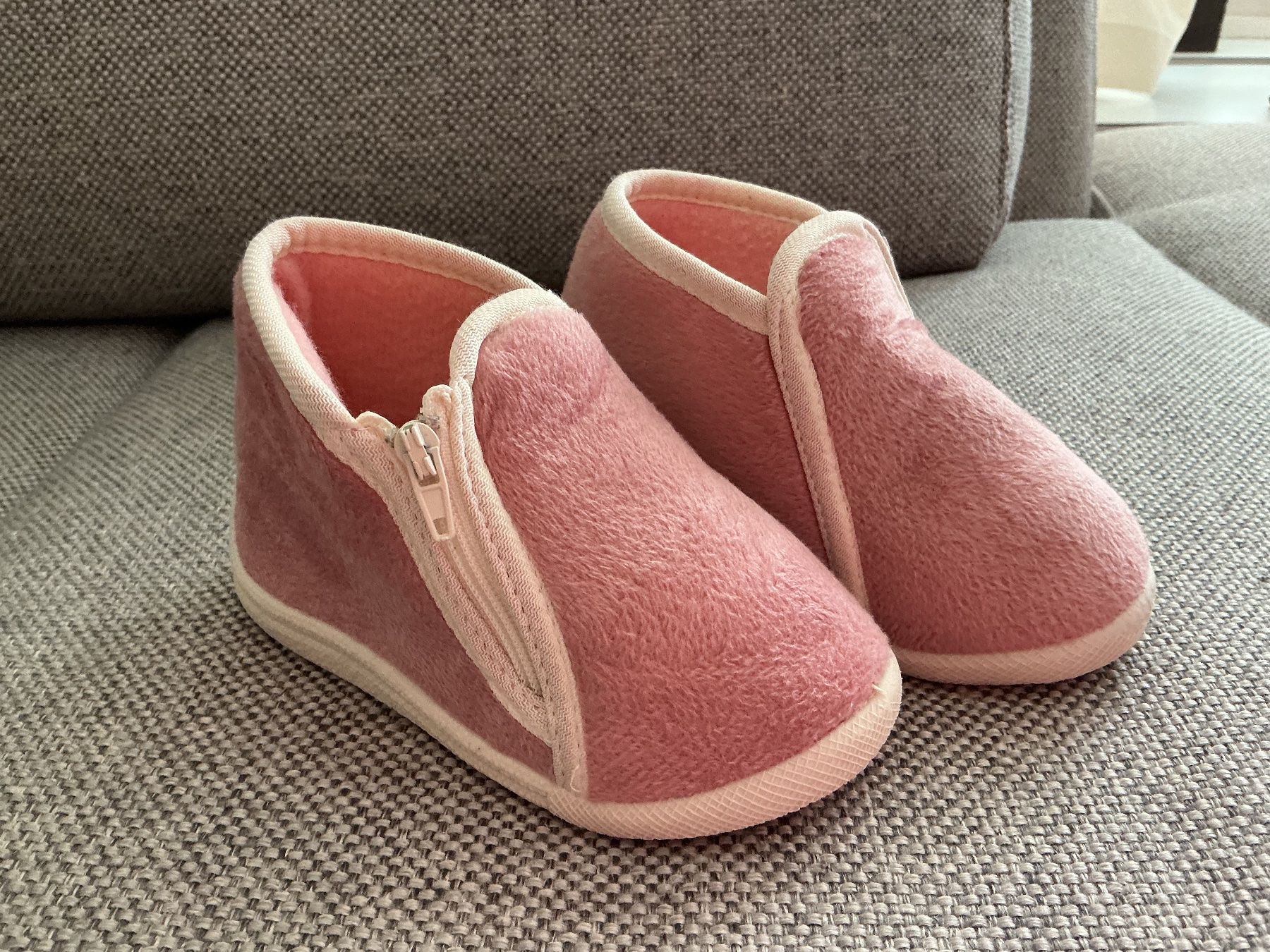 Schuhe für Jungen: Warm House Shoes 24 – Gebraucht aus Brugg AG von Magna3