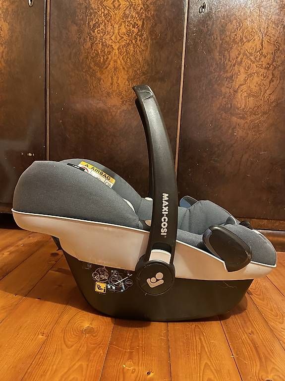 Maxi-Cosi Seggiolini per auto: Maxi-Cosi Isofix-Base mit Babyschale – Usato da St. Gallenkappel venduto da Comet05 3