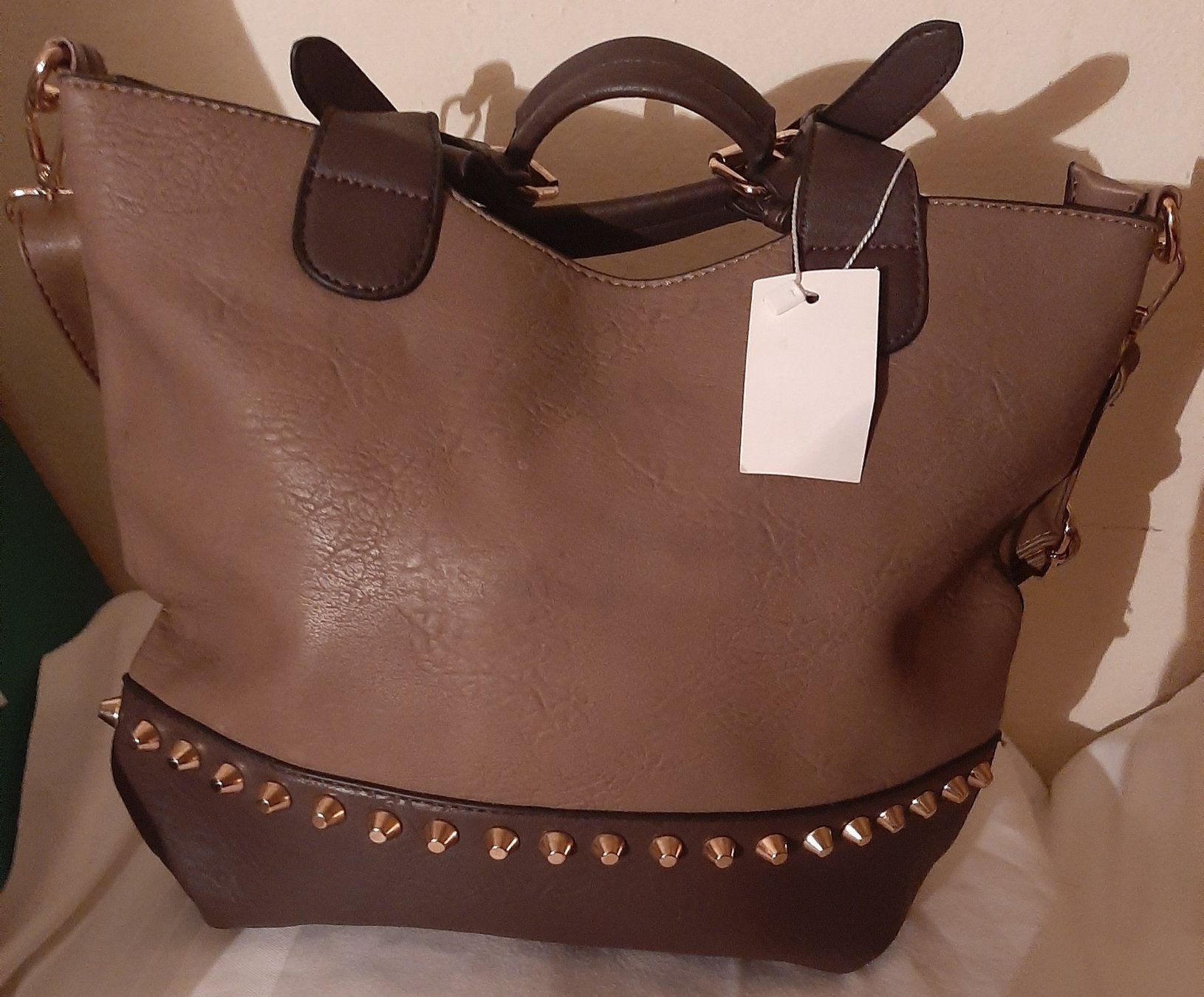 Sacs femmes: Handtasche – Neuf (Voir description) à Basel par zaa_7ft5
