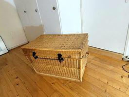 Geflochtener Aufbewahrungskorb/ Wäschekorb beige, gebraucht.