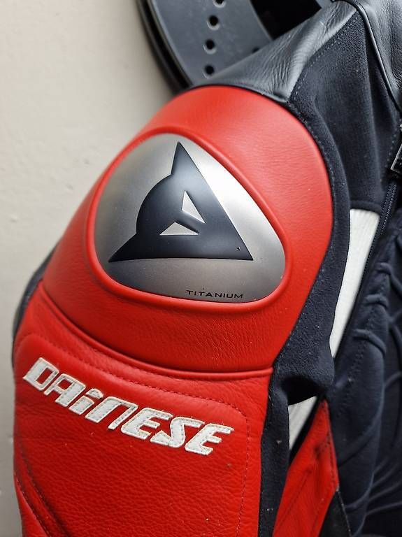 Dainese Anzüge, Sport- & Funktionsanzüge: Dainese Einteiler W-Frame Prof. Lederkombi – Gebraucht aus Grenchen von Sirrichi0 3