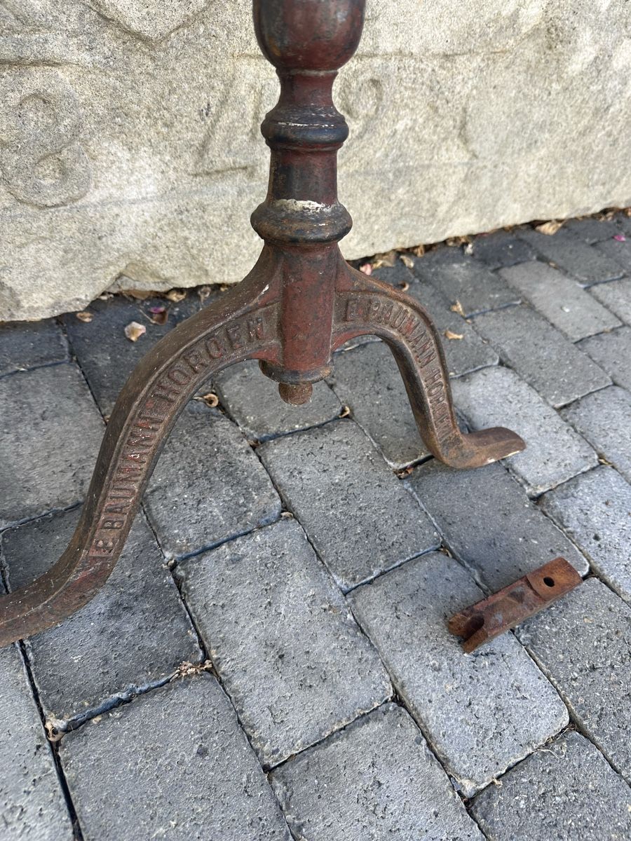 Altri mobili d'antiquariato: Tischbeine Gusseisen Horgen Glarus – Usato da Villmergen venduto da Bezdupe 2