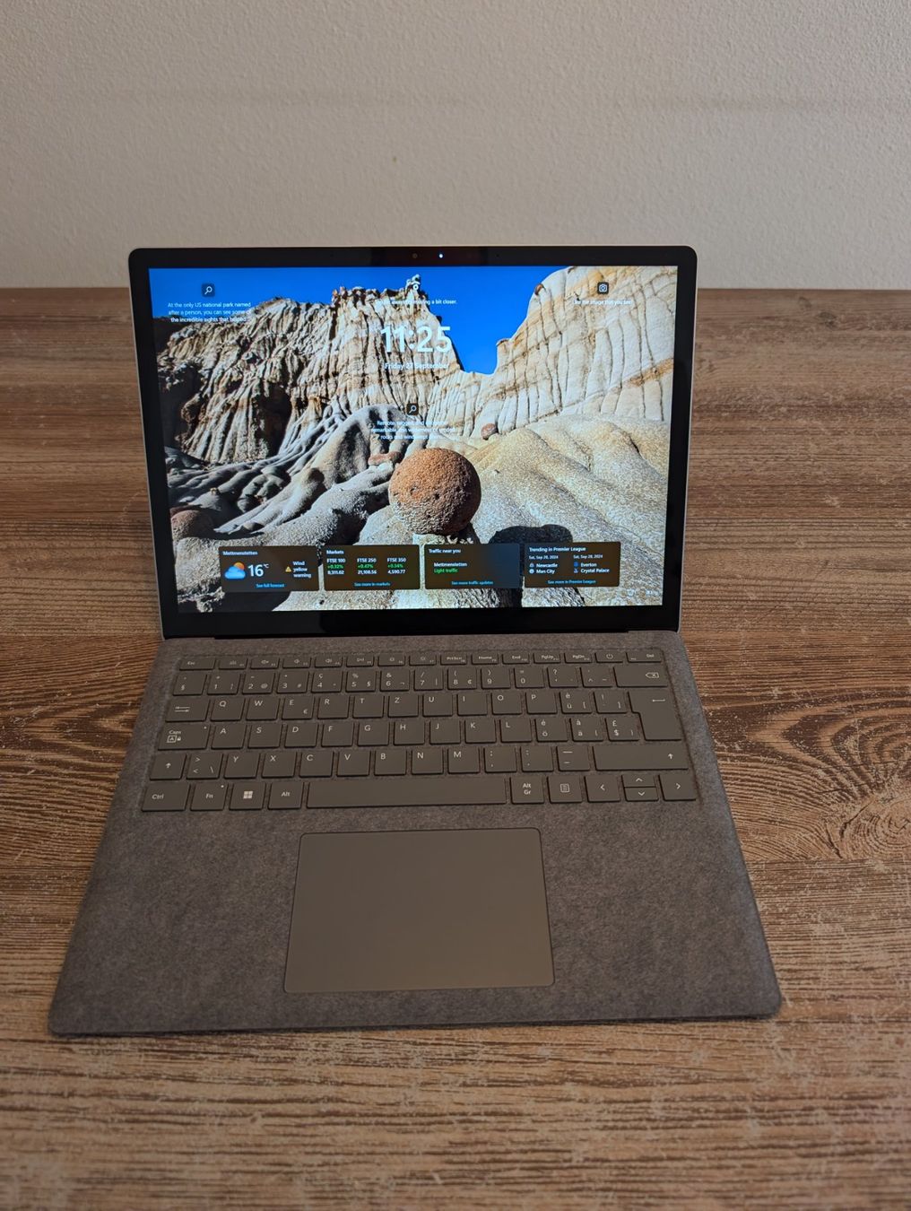 Microsoft Notebooks: MICROSOFT Surface Laptop 5 (13.5", Intel Core i5, 8GB RAM) – Gebraucht aus Mettmenstetten von  1