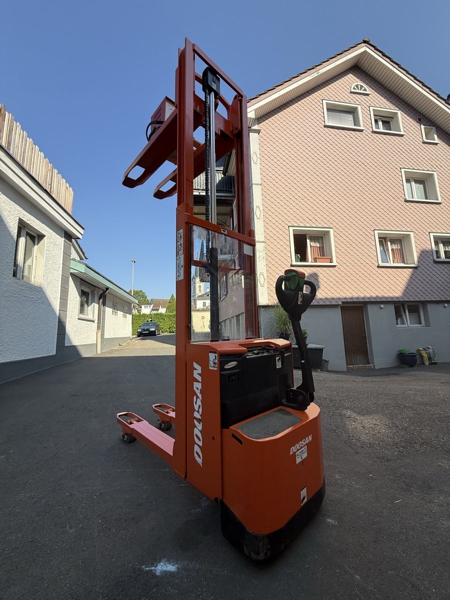 Doosan Gabelstapler & Hubwagen: Deichselstapler Ameise Stapler Doosan – Gebraucht aus Ebnat-Kappel von Suizo1291 8