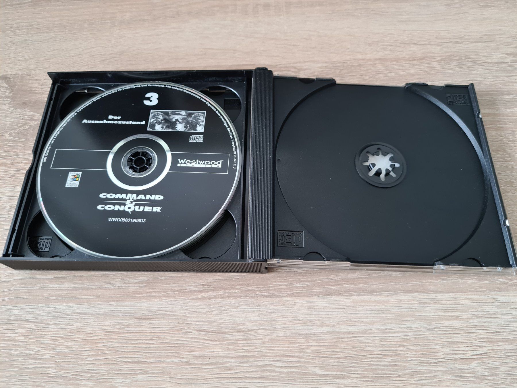 Giochi: Command & Conquer + Mission CD (1995) (3 CD) (German) - PC – Usato da Carouge GE venduto da Franllo 3