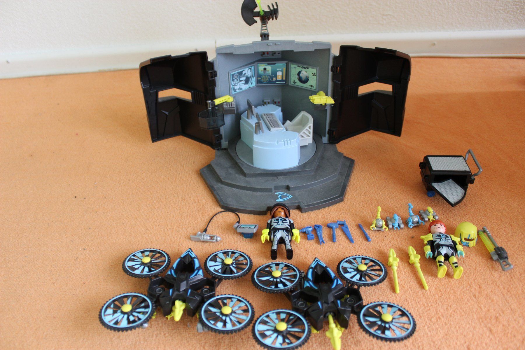 Playmobil Spielzeuge: PLAYMOBIL® 9250 Dr. Drone's Center – Gebraucht aus Gunzwil von veit01 4