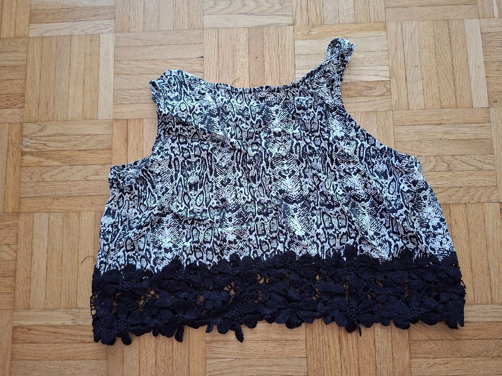 Top: crop top In Vogue Paris taille S – Usato da Plan-les-Ouates venduto da Laly_92