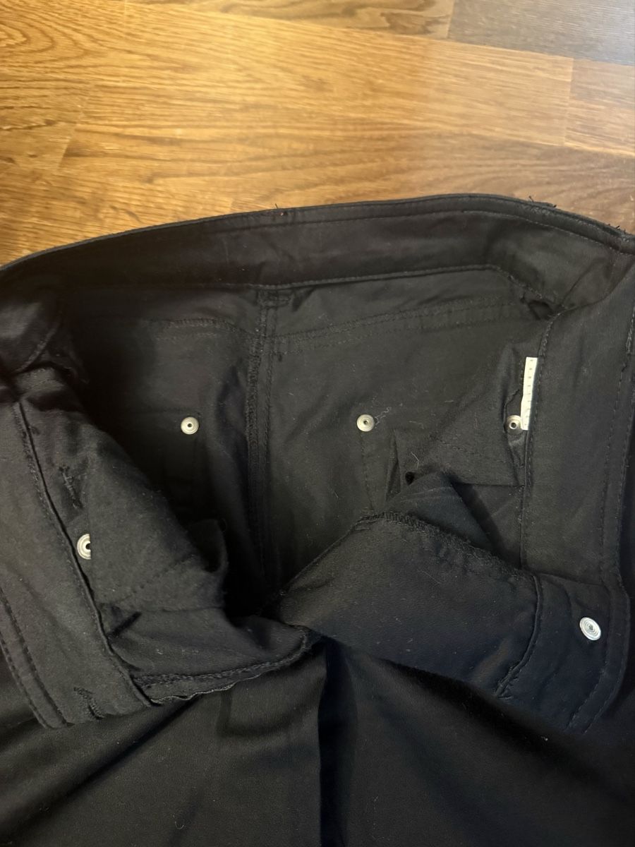 Pantaloni: Black Trousers – Usato da Zürich venduto da Yuece 2