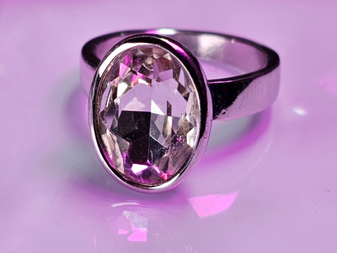 Anelli: Schöner Modeschmuck Ring mit großem Stein funkelt wunderbar – Usato da Riedt b. Erlen venduto da Gottestraene 1