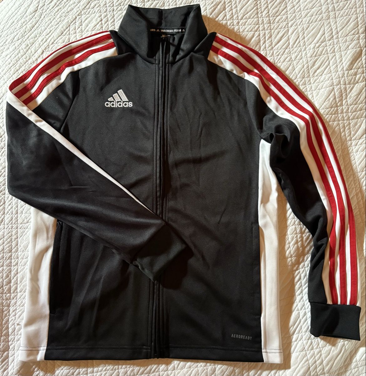 Adidas Jacken & Mäntel: Adidas Track Jacket – Gebraucht aus Gümligen von lou_zm9f