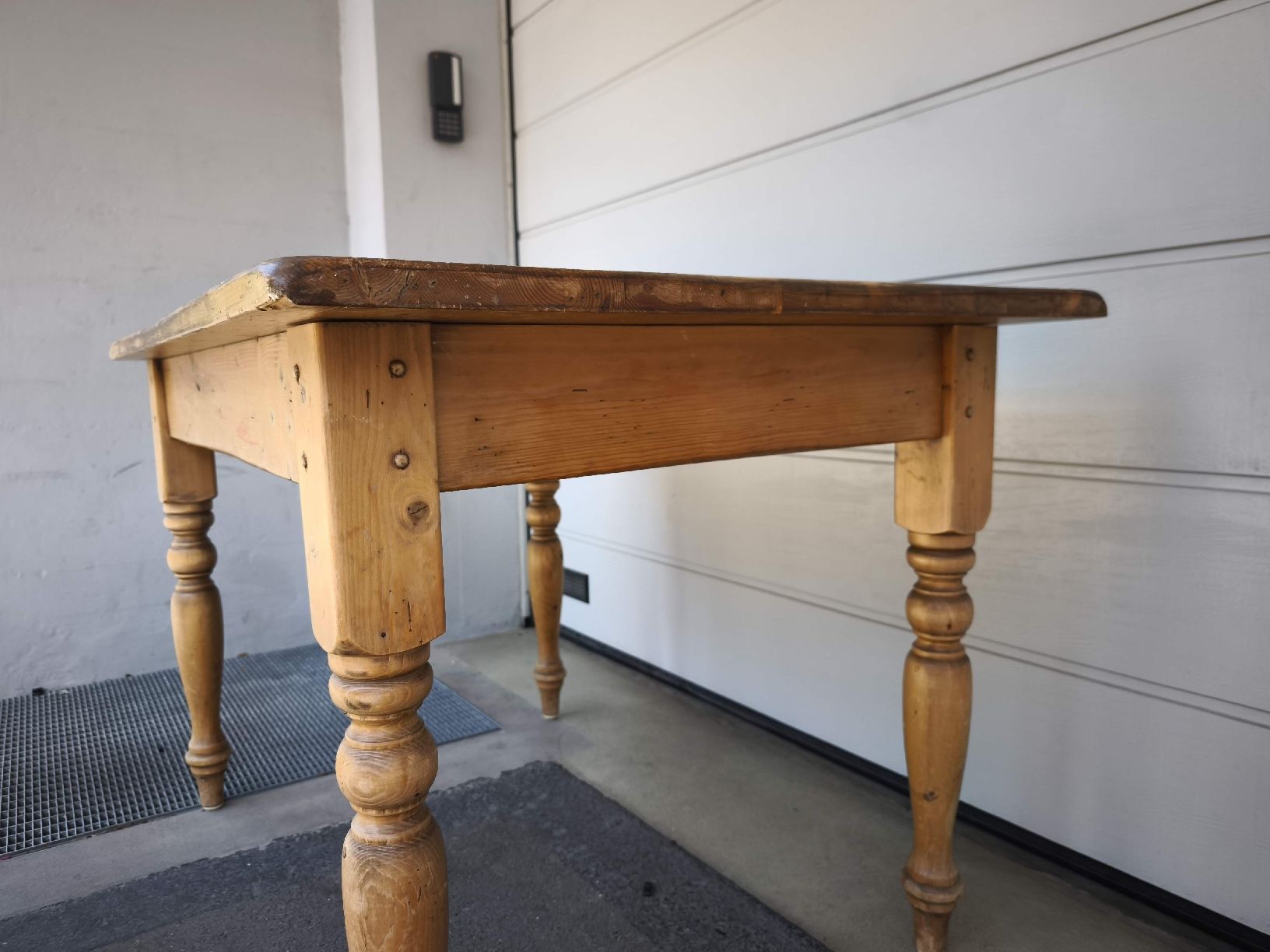 Tavoli: Hübscher Esstisch aus Holz – Usato da Winterthur venduto da Olaf4weiss 9