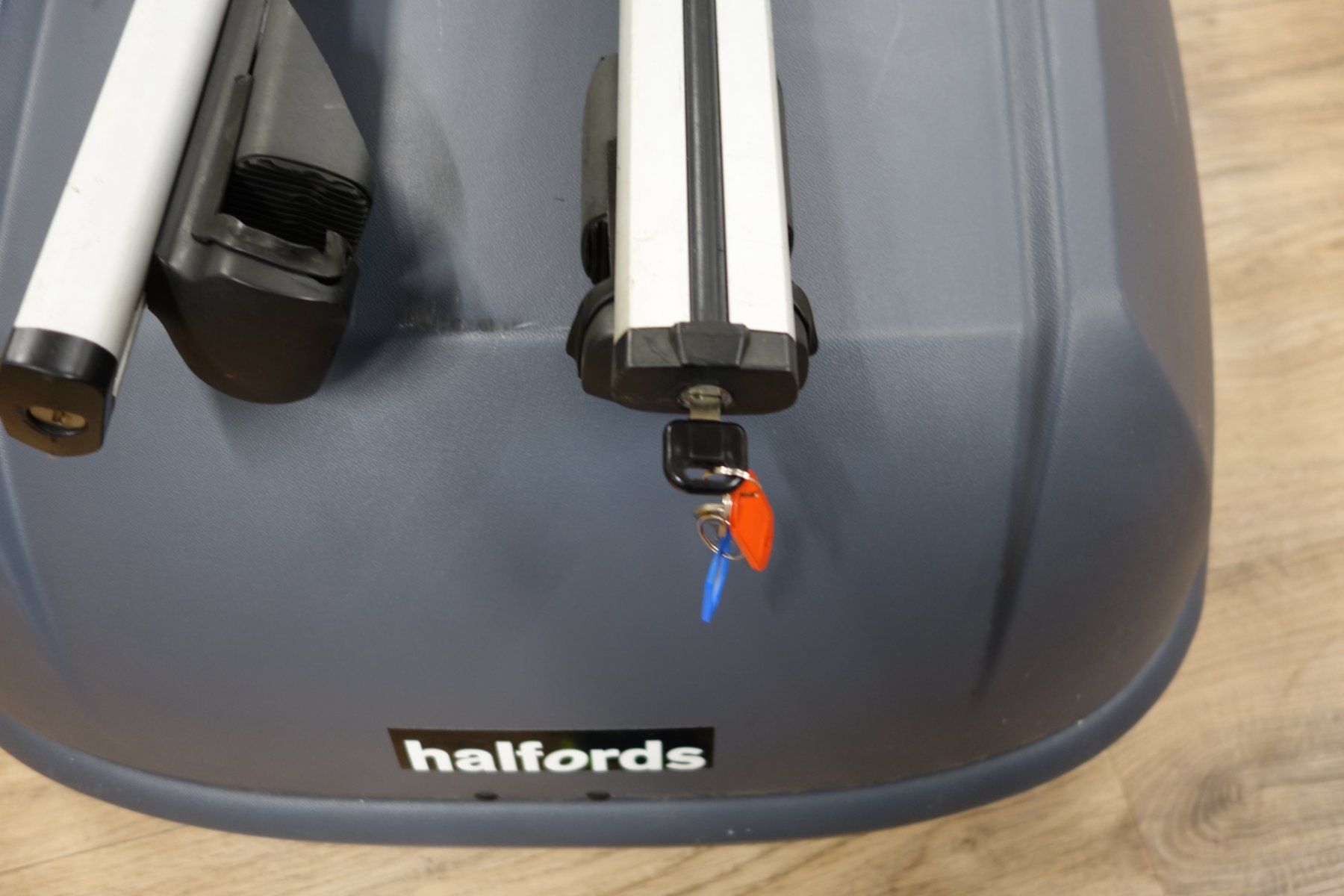 Box da tetto: Dachbox halfords Grau mit Schloss und Dachträgern – Usato da Basel venduto da bk_brockibasel 6