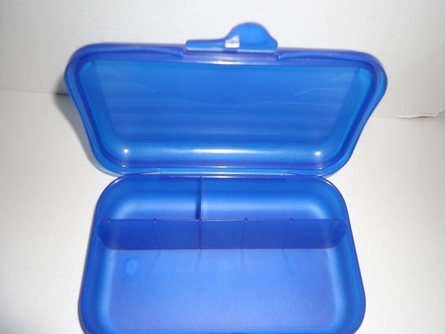 Recipients et similaires: Blaue Kunstoffbox, Znünibox, – D'occasion à Ergisch par Haemmerli59