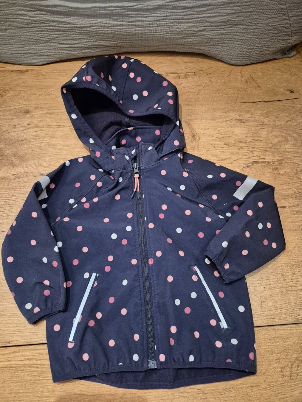 H&M Giacche & Cappotti: H&M Softshell Jacke, Gr. 98, Punkte, Top Zustand! – Usato da Walenstadt venduto da and_yb9d