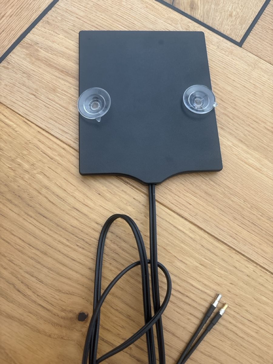 Radiocomunicazione: 4G LTE MIMO Fensterantenne – Usato da Luzern venduto da Macro7 2