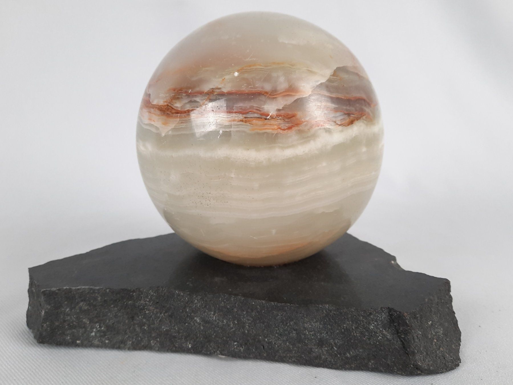 Minerali & Pietre curative: Onyx Stein auf Sockel – Usato da Beinwil am See venduto da Restwert_Beinwil