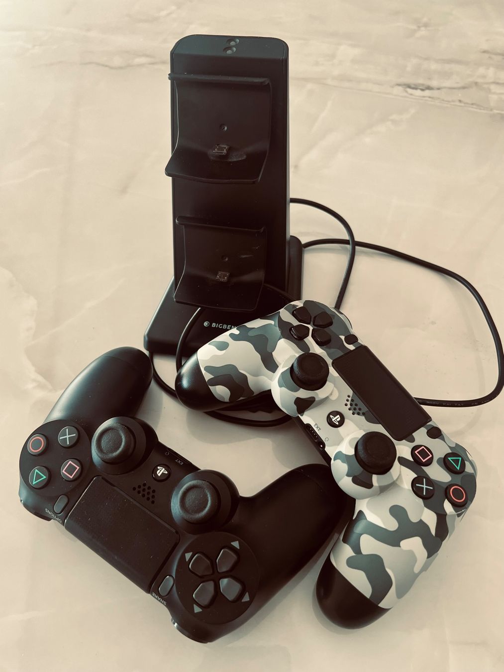 Sony Controller: Pack 2 Stk. PS4 Controllern – Usato da Zürich venduto da T.E.B 2