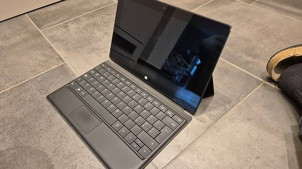 Microsoft Notebooks: Microsoft Surface – Gebraucht aus Lausen von Mwuet 2