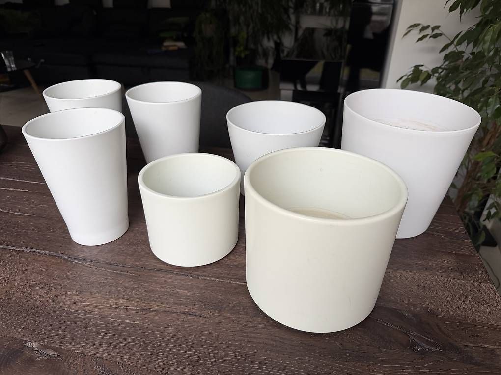 Vasi per fiori: Weisse Blumentöpfe, 12-20 cm, 7 Stück – Usato da Chur venduto da mir_8ns7