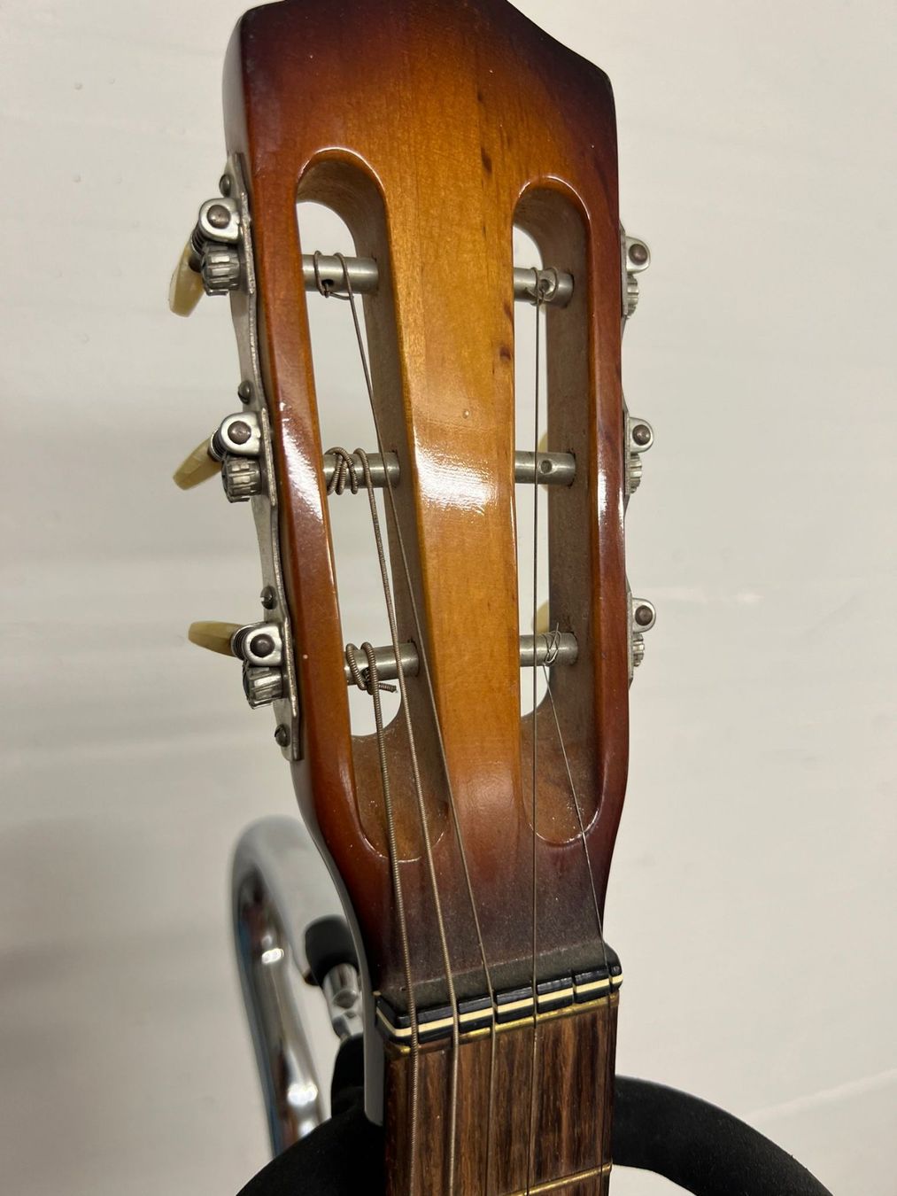 Strumenti musicali: Alte Gitarre mit Tasche – Usato da Bern venduto da latrouvaillebern 3