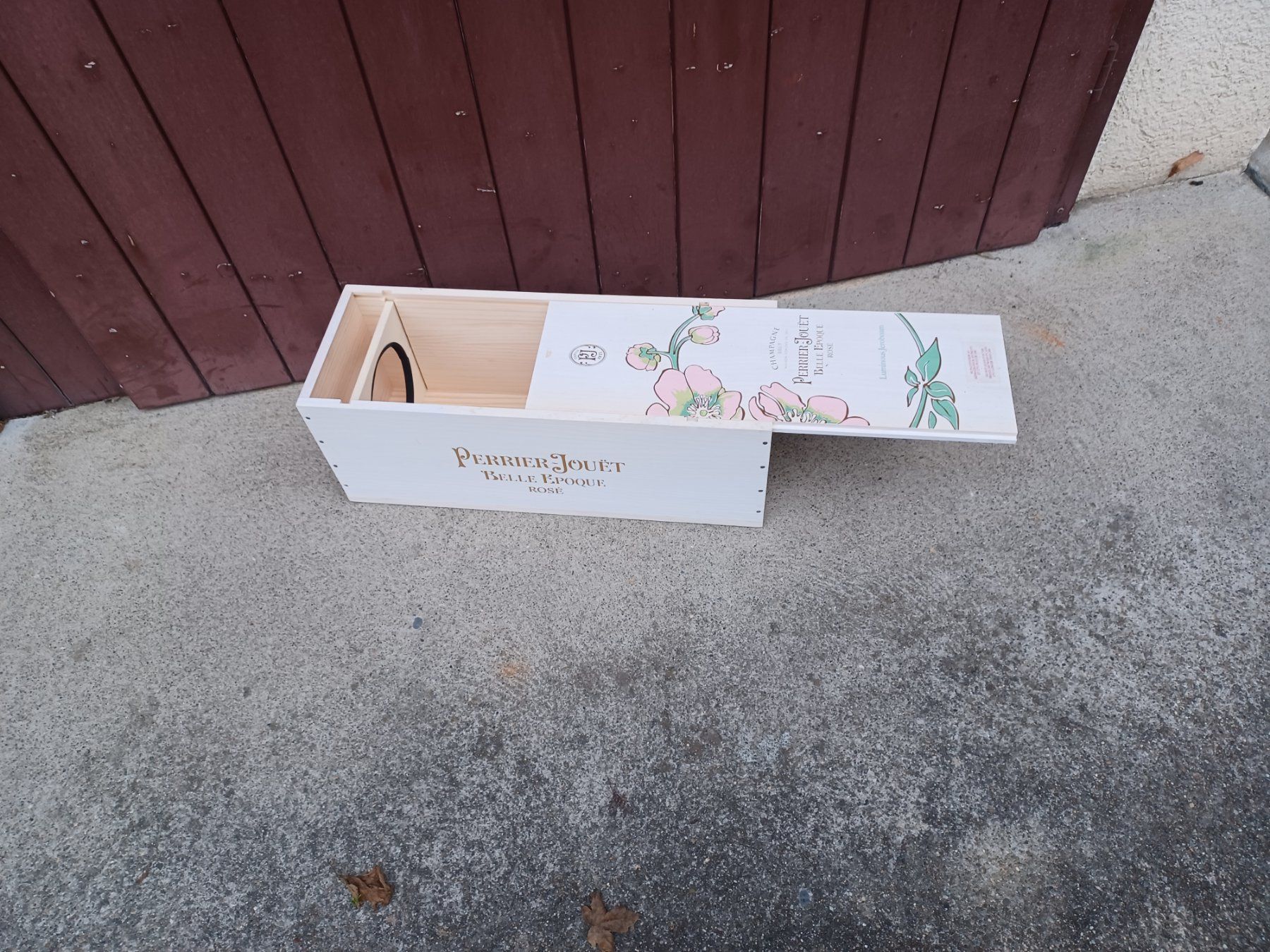 Tutte le decorazioni: Perrier-Jouet Holzbox (LEER) – Usato da Othmarsingen venduto da kive88
