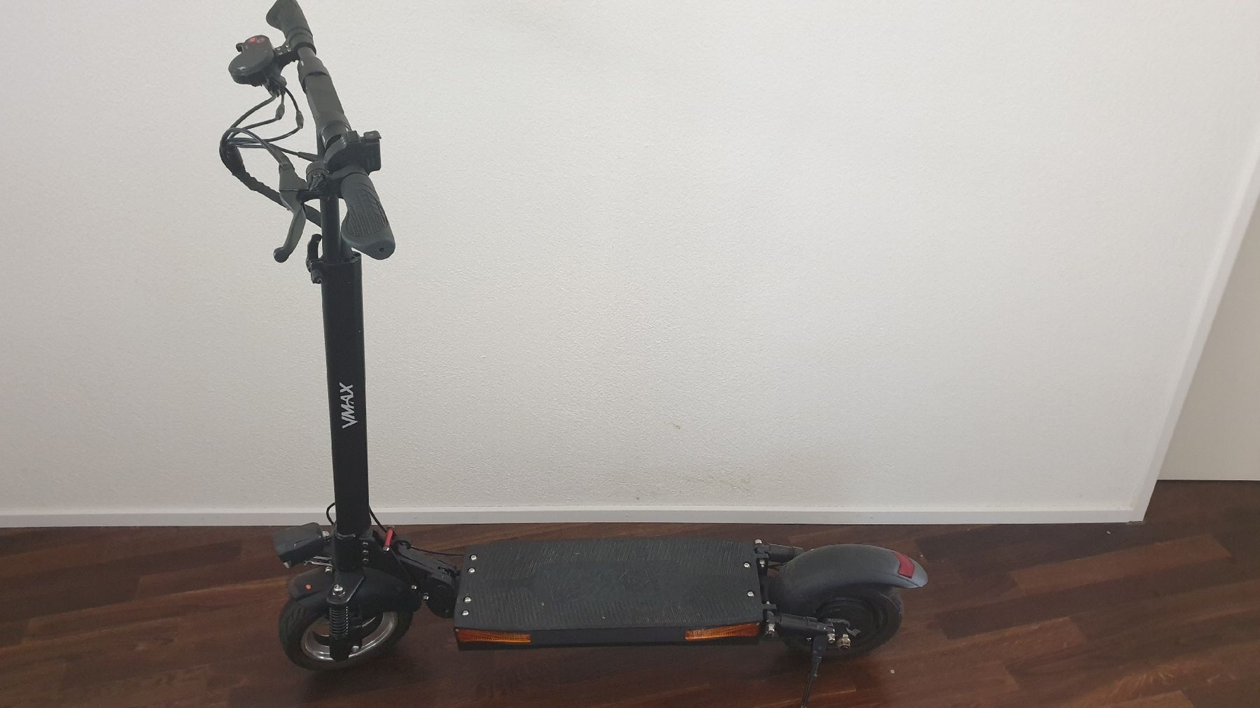 Scooter: VMAX R25 – Excellent Condition - Black! – Nuovo (secondo la descrizione) da Gümligen venduto da tha_ydn6 1