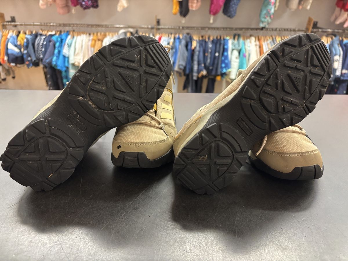 Adidas Scarpe per ragazzi: 2 Paar Adidas Terrex, Grösse 34 – Usato da Büren an der Aare venduto da Nikito2001 4