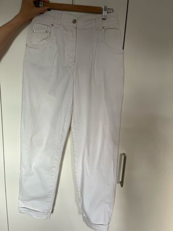 Max&moi White Chinos. Size 38. Trendy!