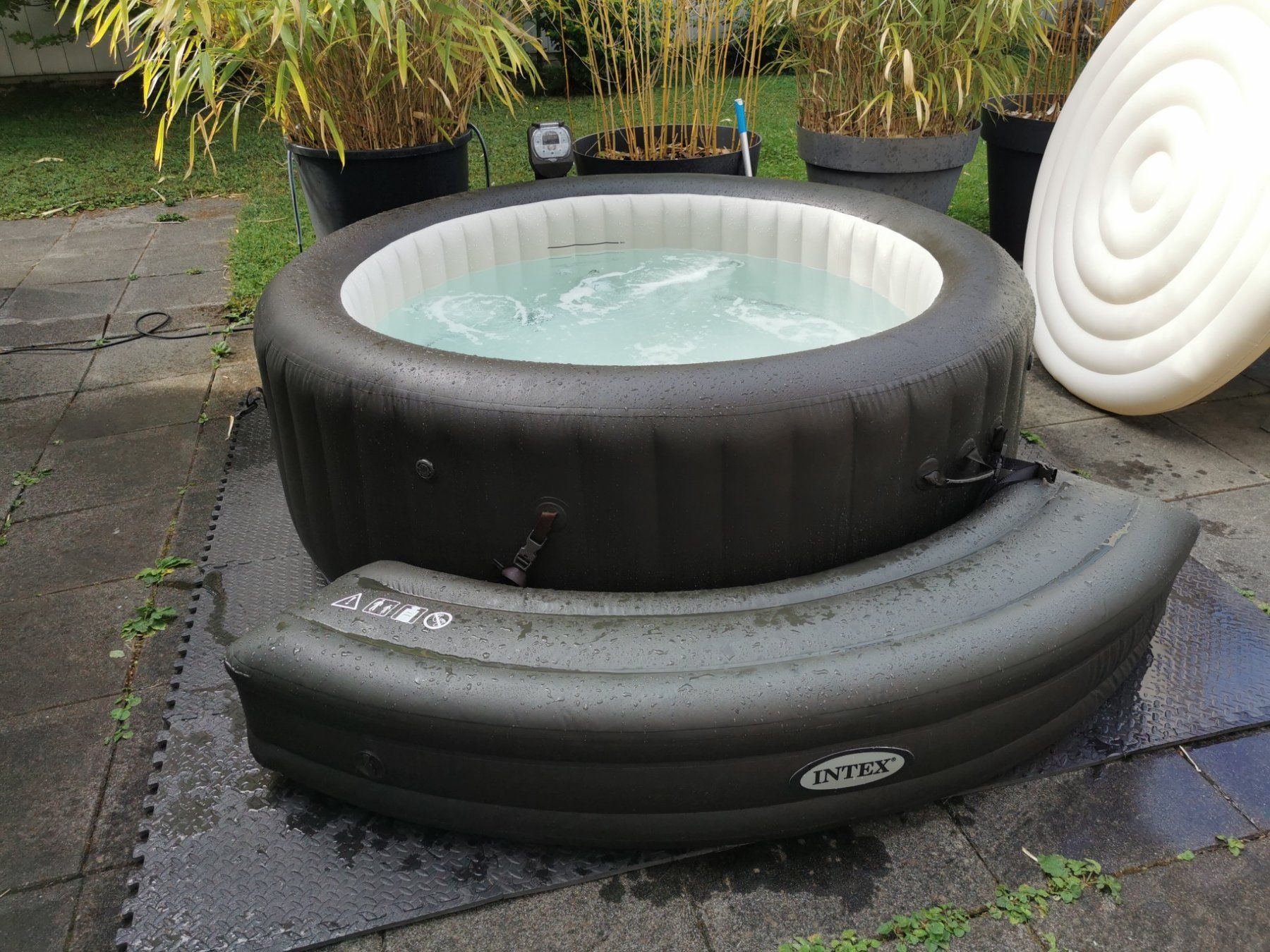 Whirlpool: Intex Pure Spa Outdoor – Usato da Reconvilier venduto da Acmuell