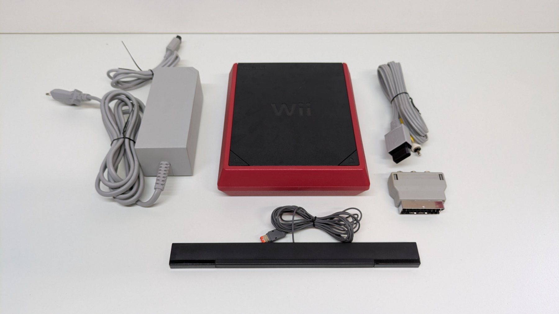 Nintendo Console: Nintendo Wii Mini mit Zubehör – Usato da Menziken venduto da mame18