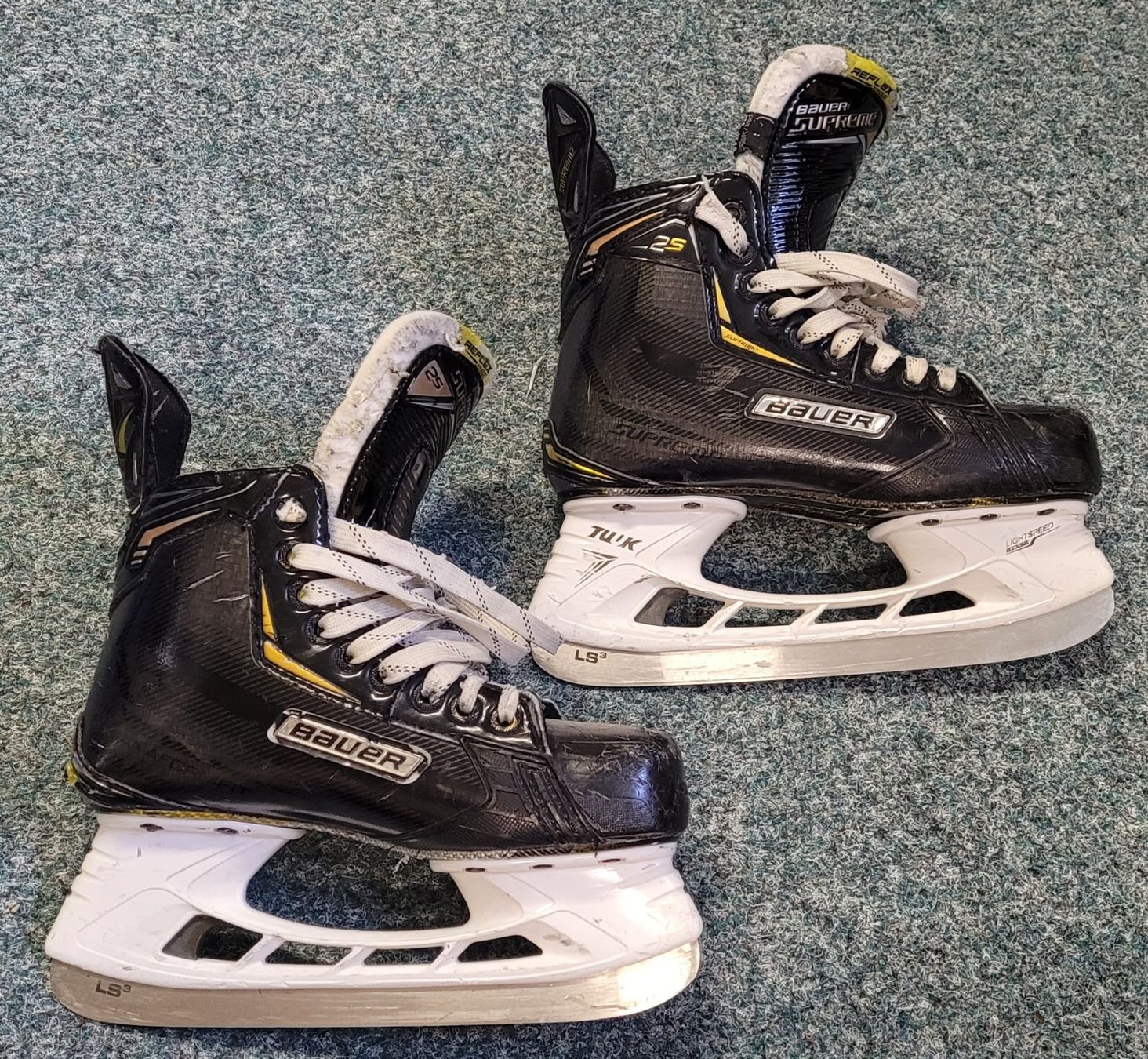 Bauer Pattini da ghiaccio: Hockey Skates Bauer, Gr. 37.5 – Usato da Frasnacht venduto da Snowbird1 1